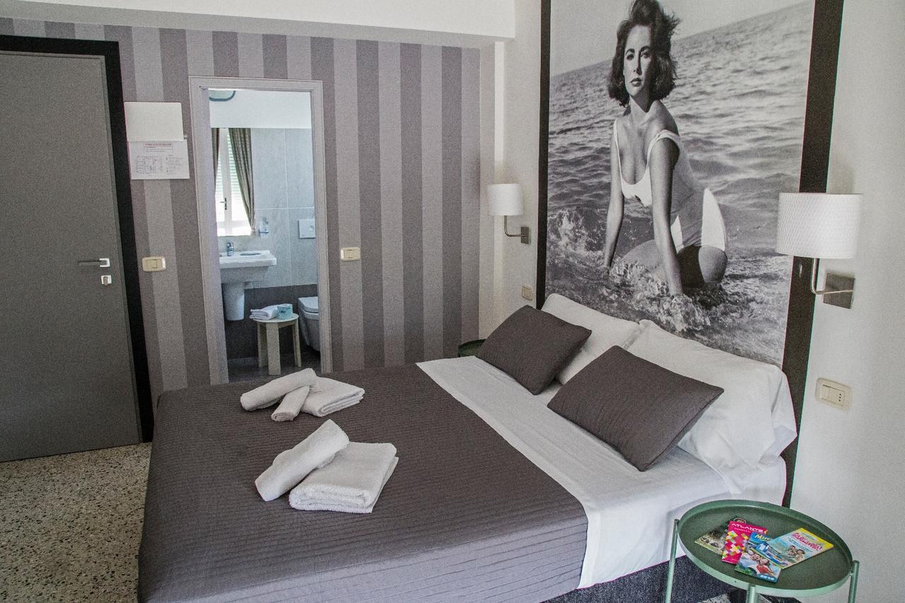 Hotel Hollywood Riccione Dış mekan fotoğraf