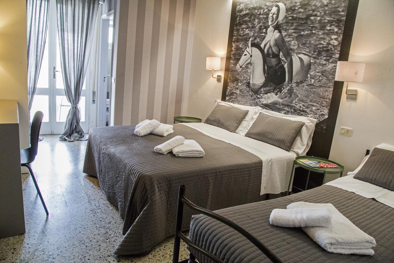 Hotel Hollywood Riccione Dış mekan fotoğraf