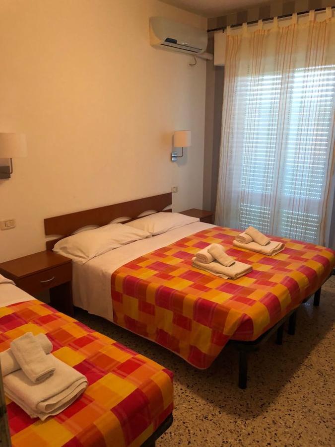 Hotel Hollywood Riccione Dış mekan fotoğraf
