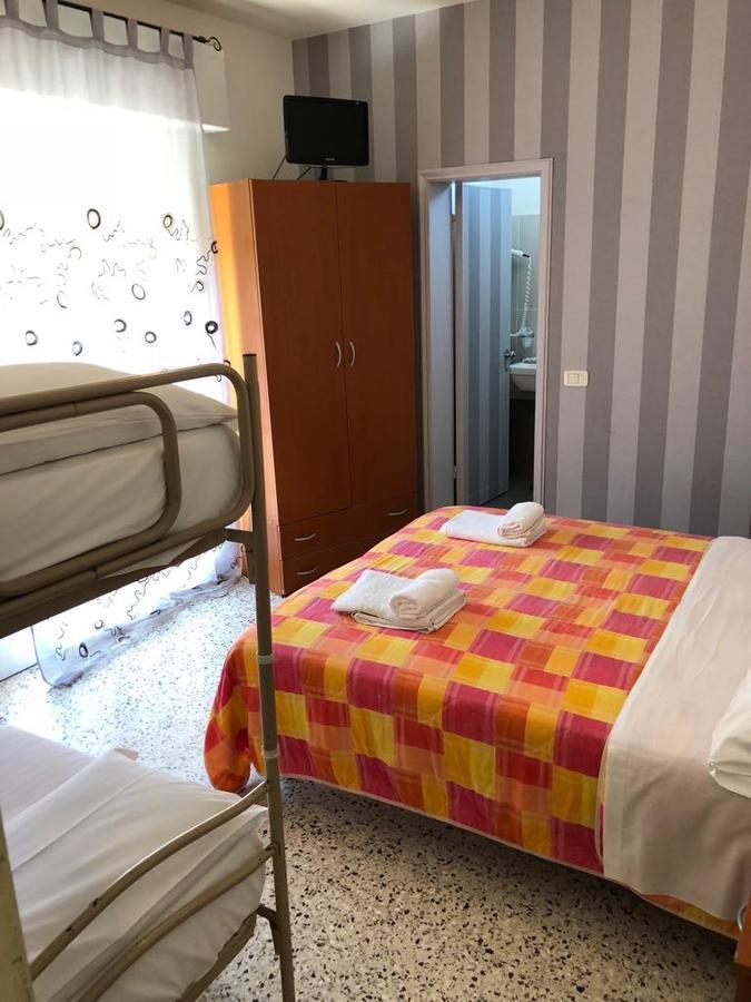 Hotel Hollywood Riccione Dış mekan fotoğraf