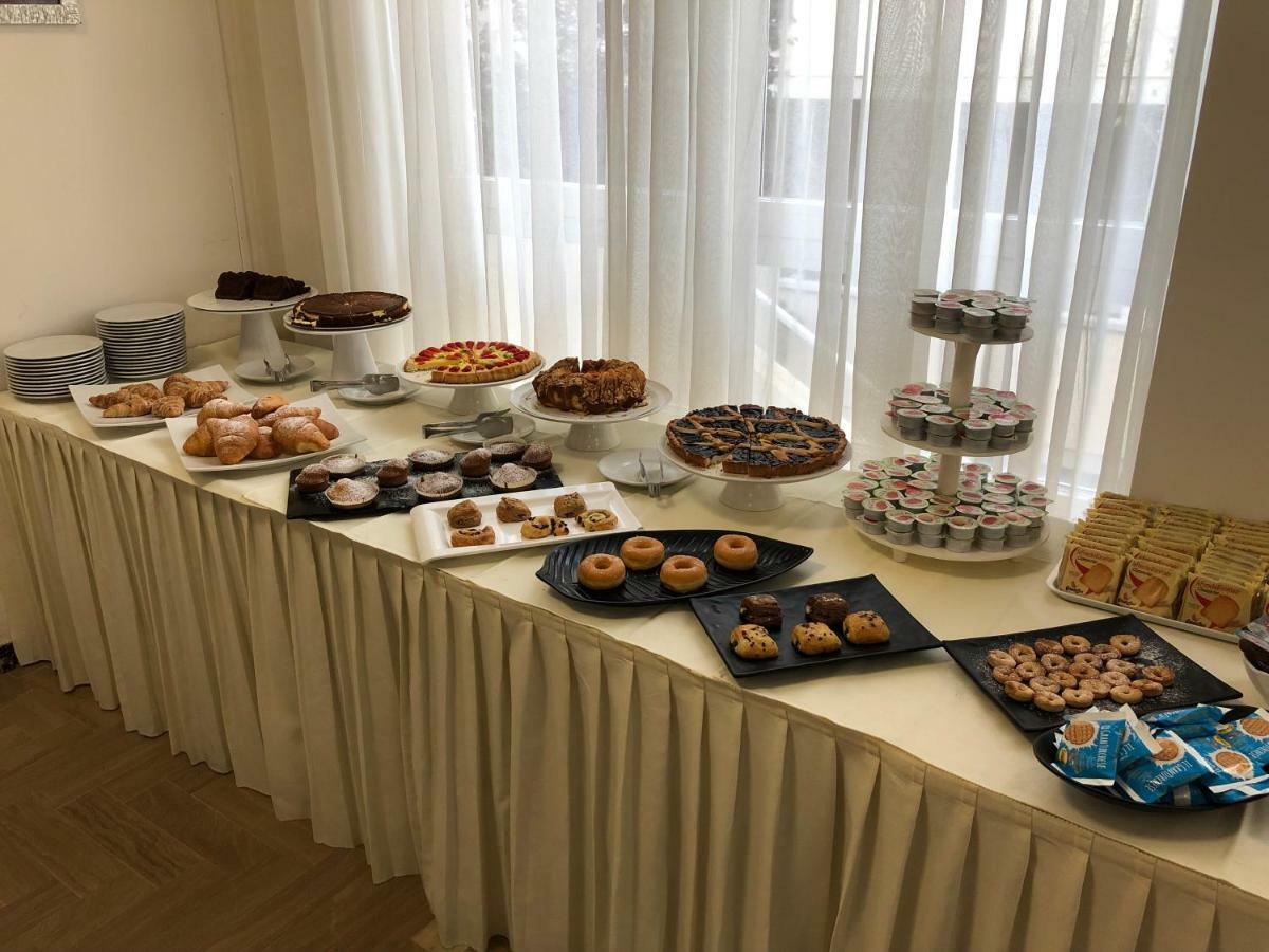 Hotel Hollywood Riccione Dış mekan fotoğraf